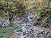 牛首付近の清流