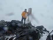 なにも見えない山頂